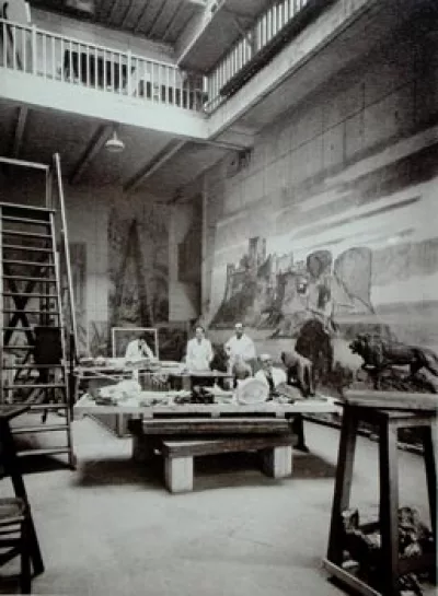 Workshop in rue Lebouis (1936).
Paul Jouve seated in the foreground, Gaston Suisse standing in the center.